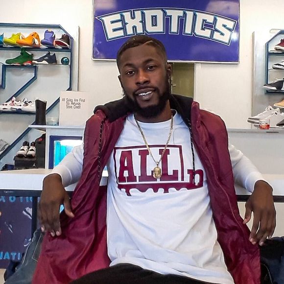 Meet your Posher, Carlos - Picture 1 of 1